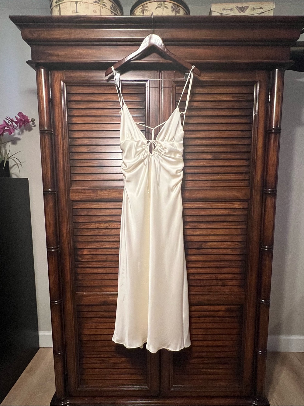 NWT “FLAWED” Zara Ivory Satin Maxi Slip Dress with Front Keyhole Size Small - Picture 2 of 16
